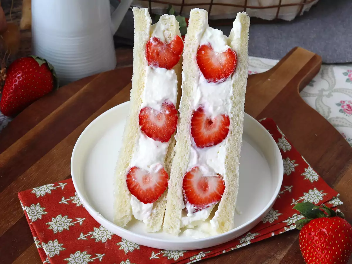 Ichigo sando, japanilainen mansikkaleipä! - kuva 4