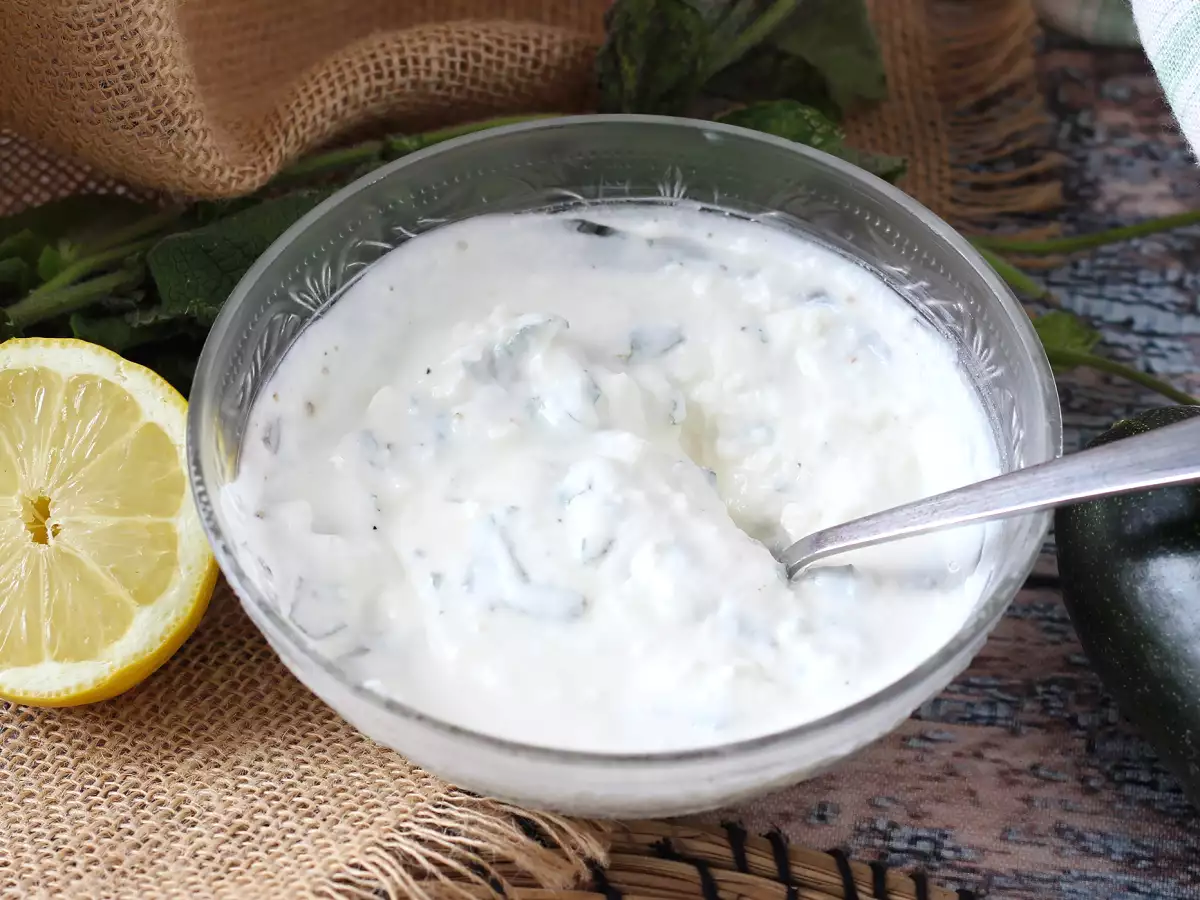Jogurtti-feta-sitruuna-minttukastike – superraikas! - kuva 5