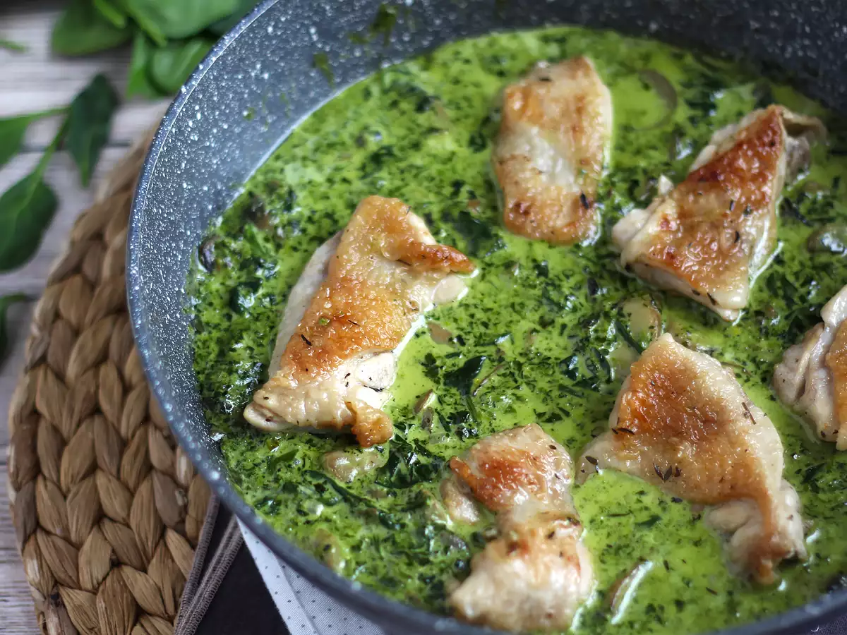 Kana kermaisessa pinaatti-sienikastikkeessa - kuva 2