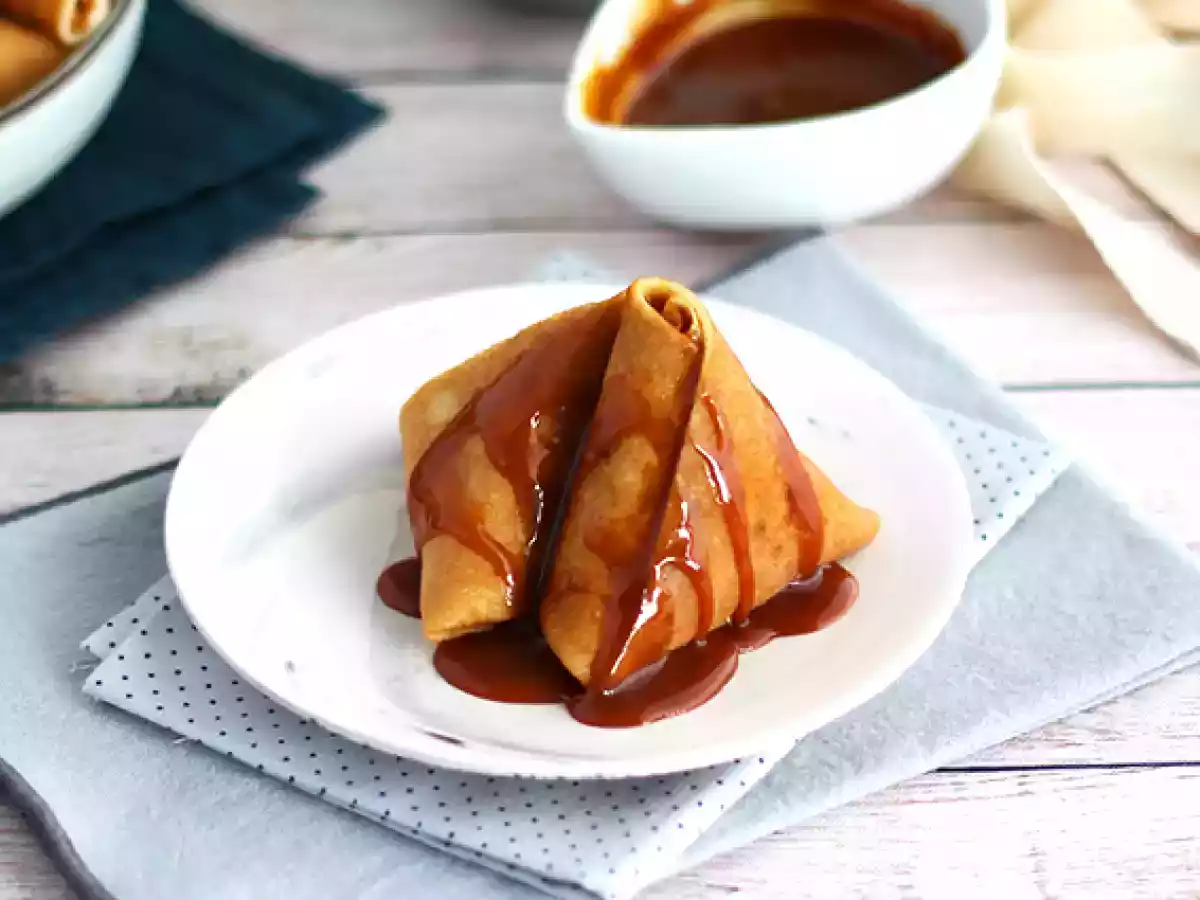 Karamellisoitujen omenoiden pannukakkusamoussat