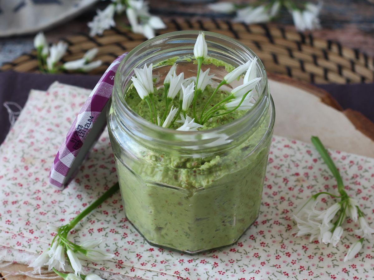 Karhun valkosipulipesto, tuoksuva ja supermaukas!