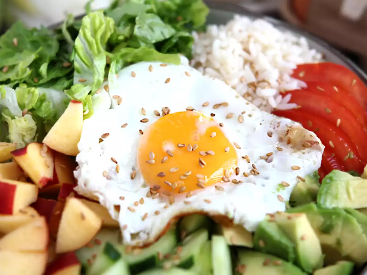 Kasvis Buddha bowl - Kauniisti tasapainoinen ja värikäs salaatti! - kuva 2