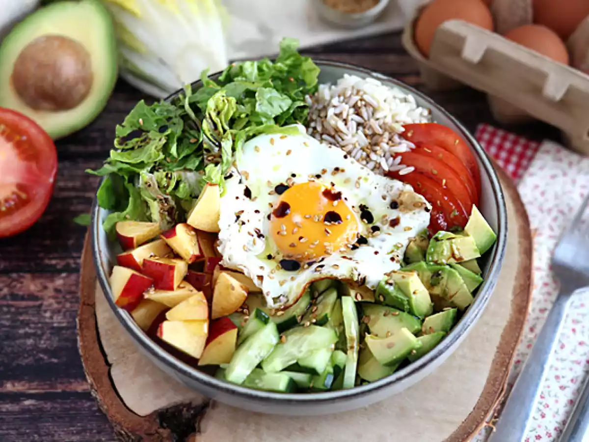 Kasvis Buddha bowl - Kauniisti tasapainoinen ja värikäs salaatti! - kuva 3