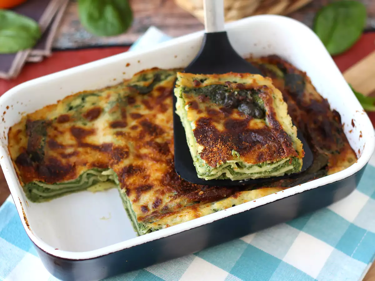 Kasvislasagne, jossa on pinaattia ja tofua, valmistettu ilmakeittimessä - kuva 5