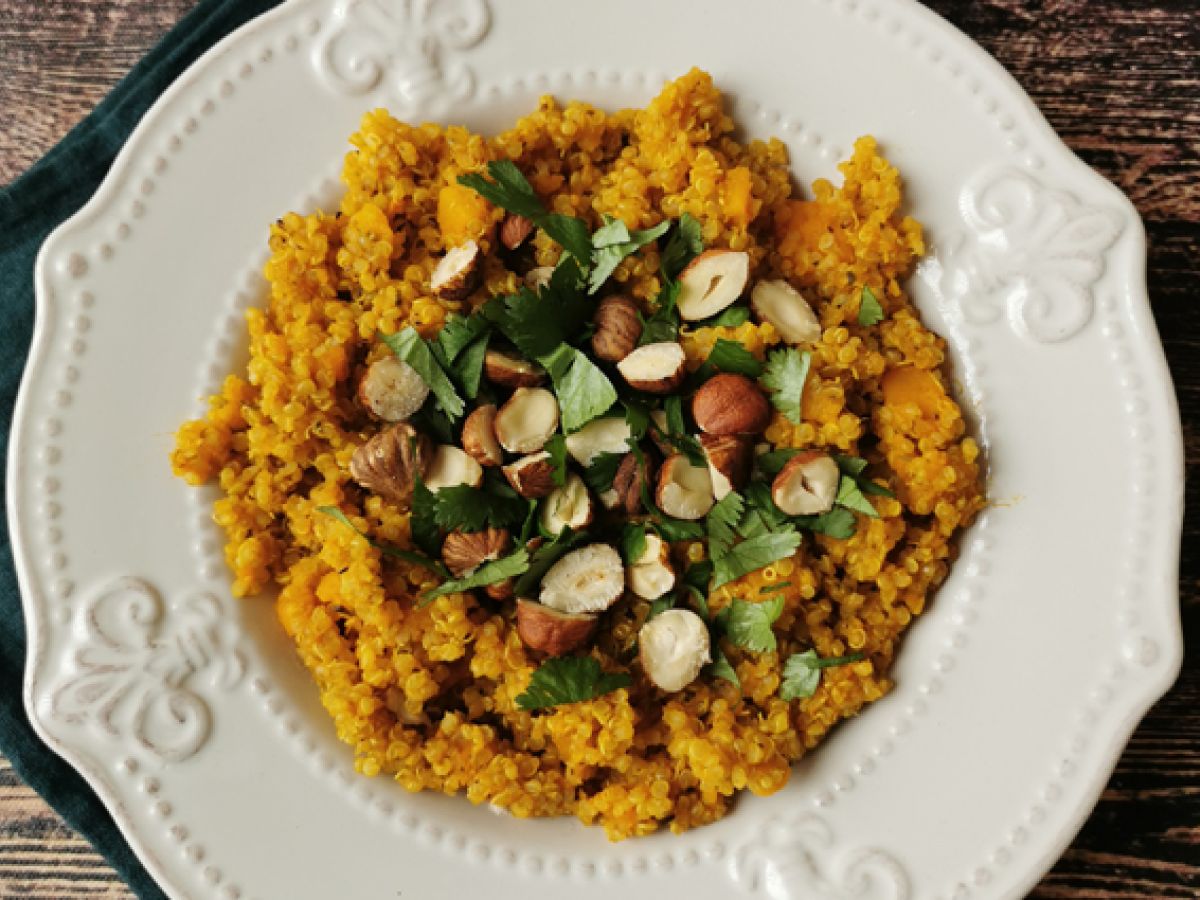 Kasvisrisotto kvinoan, butternutin, hasselpähkinöiden ja korianterin kanssa - Quinotto