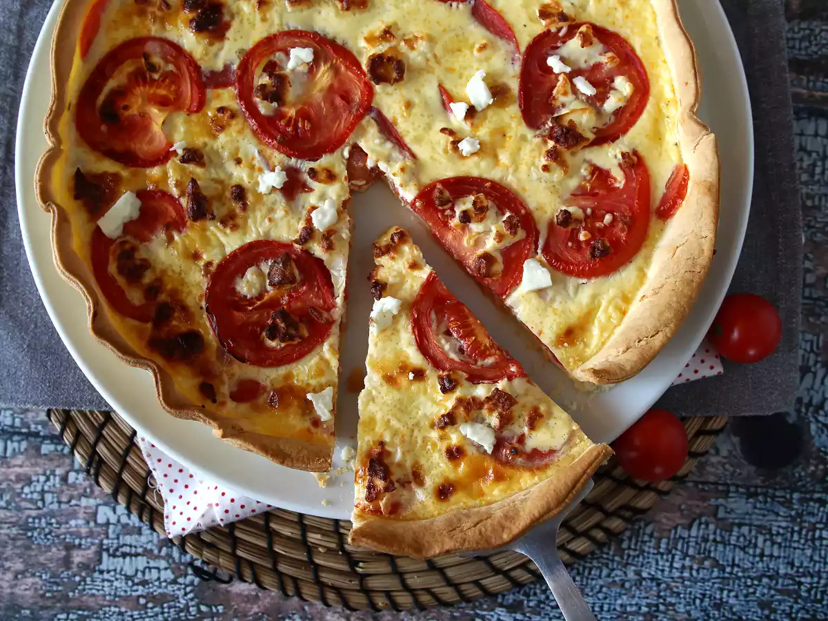 Kasvisruokaa tomaatti-feta-quiche, joka sopii täydellisesti piknikille! - kuva 2