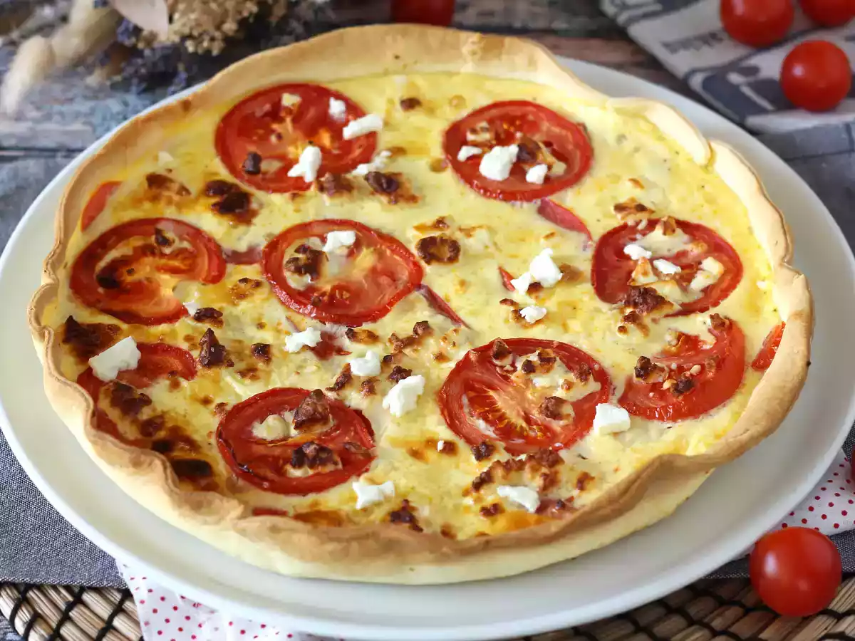 Kasvisruokaa tomaatti-feta-quiche, joka sopii täydellisesti piknikille! - kuva 3