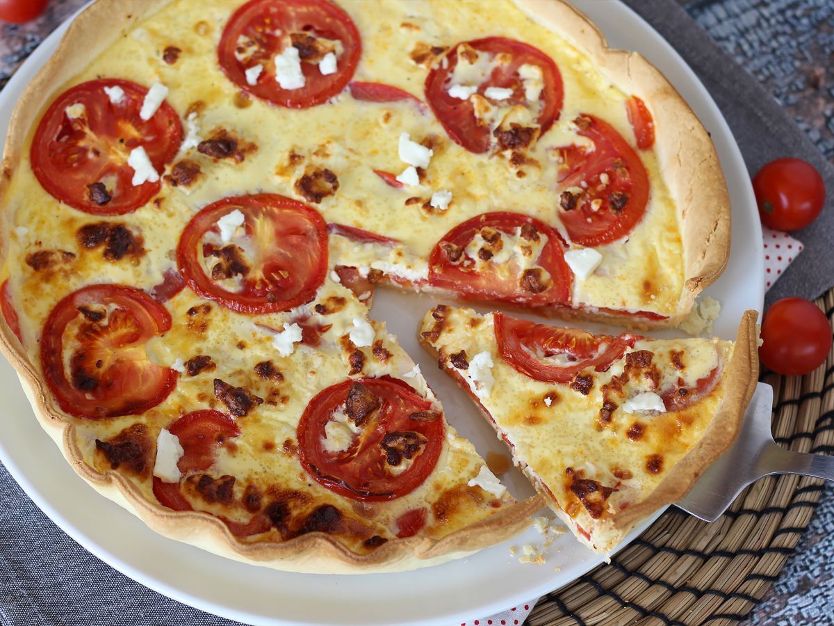 Kasvisruokaa tomaatti-feta-quiche, joka sopii täydellisesti piknikille! - kuva 4