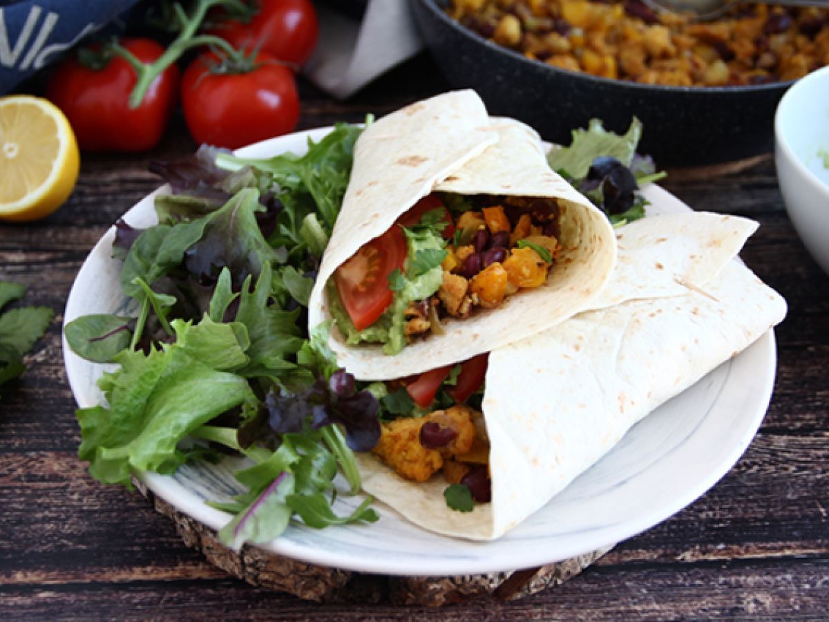 Kasvissyöjä fajitas teksturoidun soijaproteiinin kanssa