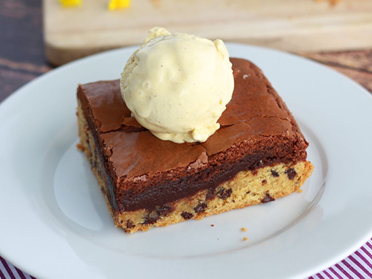 Keksi- ja brownie-kakku täydellinen välipalaksi!