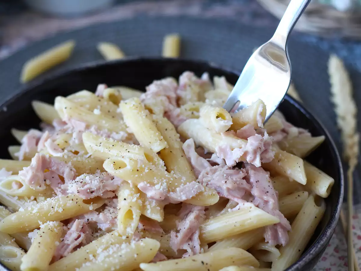 Kermainen kinkkupasta – nopea ja vastustamaton!
