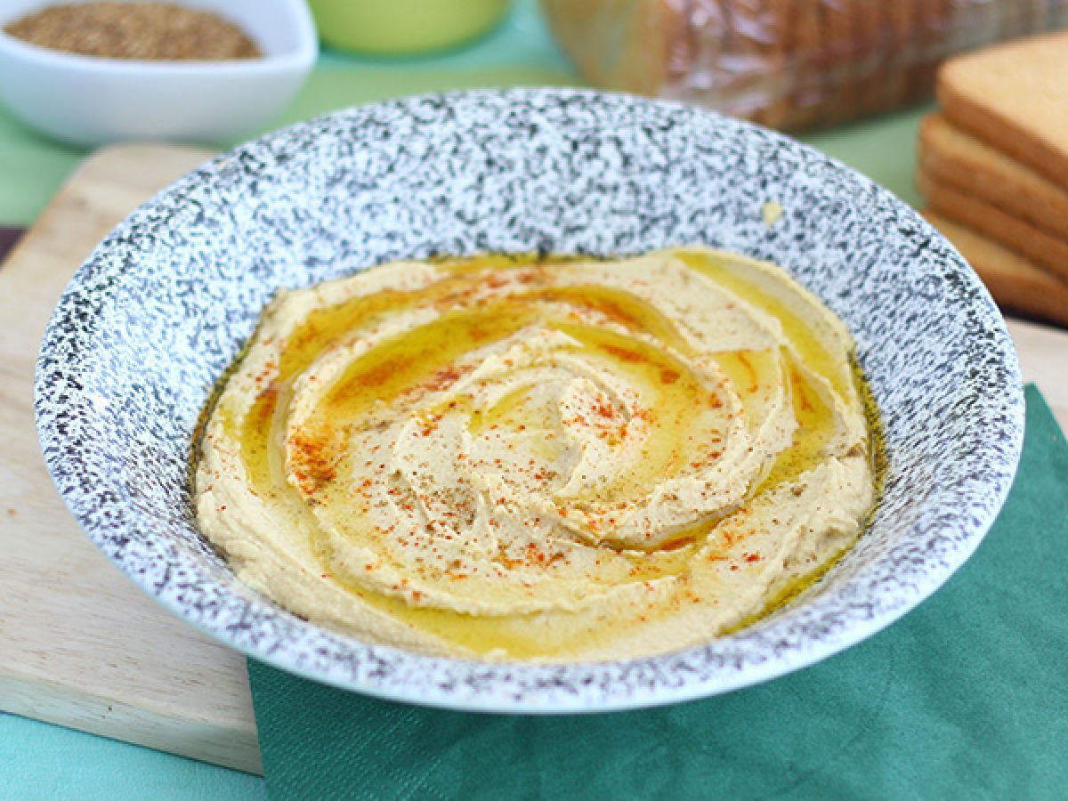 Kermainen libanonilainen hummus