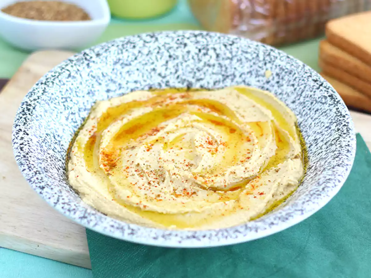 Kermainen libanonilainen hummus