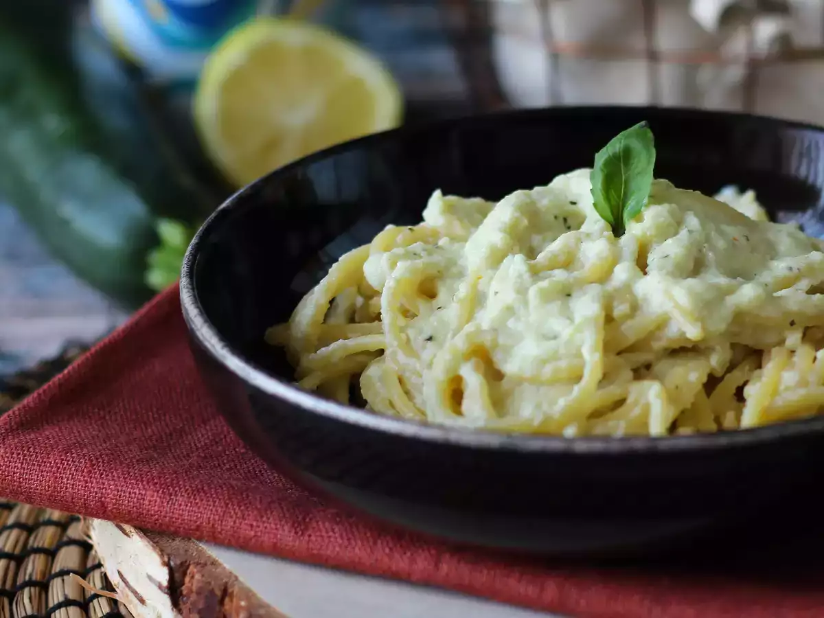 Kermainen pasta kesäkurpitsalla ja kreikkalaisella jogurtilla - kuva 3