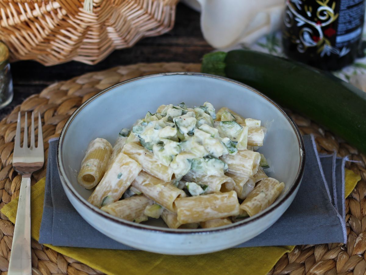 Kermainen pasta kesäkurpitsojen kanssa, maukas ja erittäin nopea resepti - kuva 2
