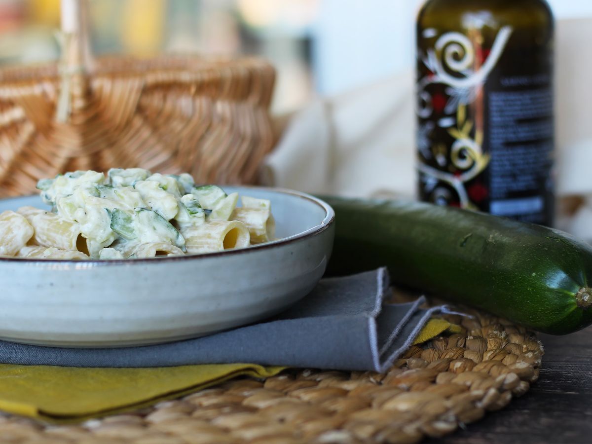 Kermainen pasta kesäkurpitsojen kanssa, maukas ja erittäin nopea resepti - kuva 3