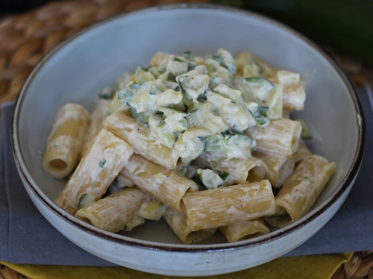 Kermainen pasta kesäkurpitsojen kanssa, maukas ja erittäin nopea resepti - kuva 4