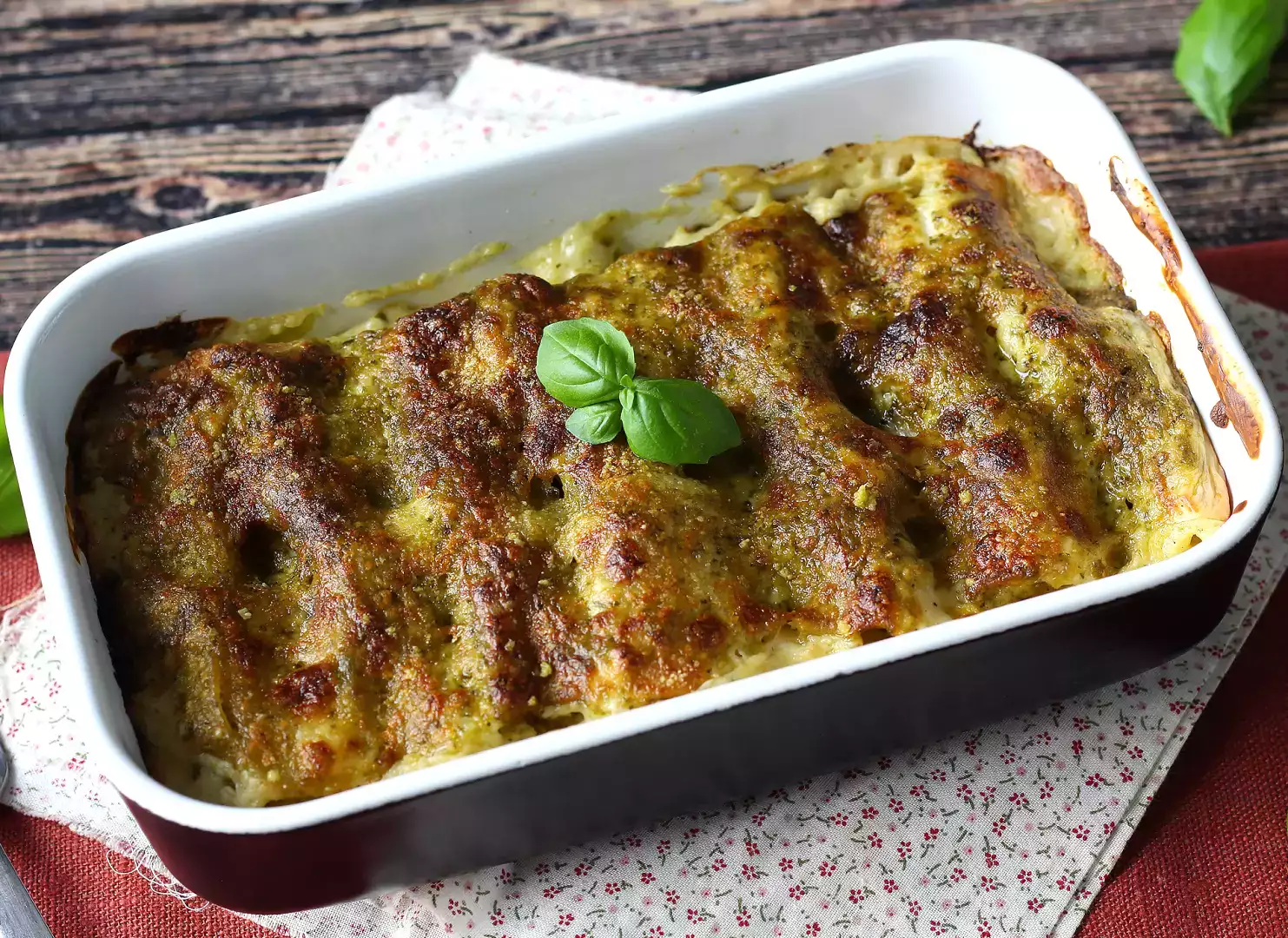 Kermainen pesto cannelloni au gratin: helppo ja maukas resepti