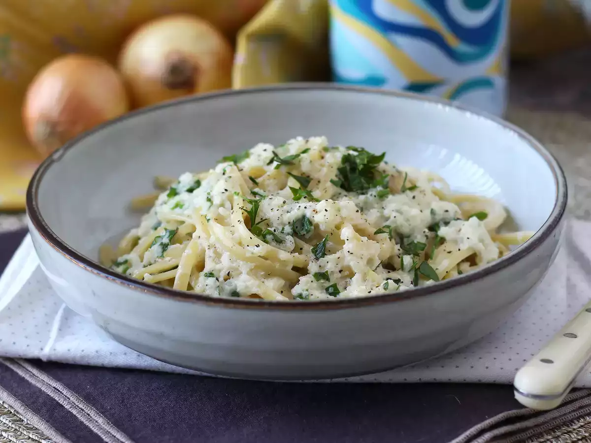 Kermainen sipulipasta: herkullinen ja superedullinen pasta-annos! - kuva 3