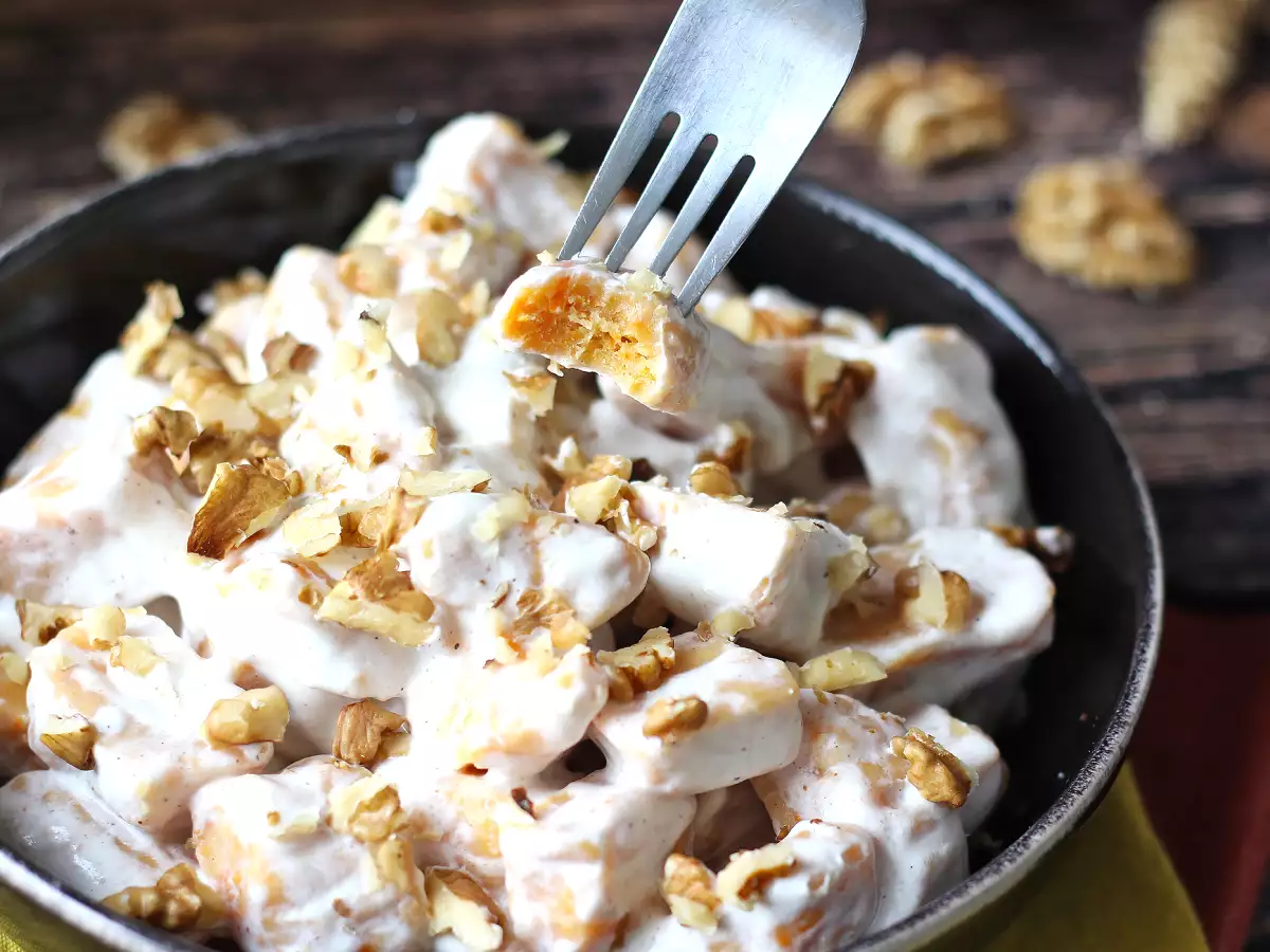 Kermaiset kurpitsan nokareet Philadelphian ja rapeiden saksanpähkinöiden kanssa