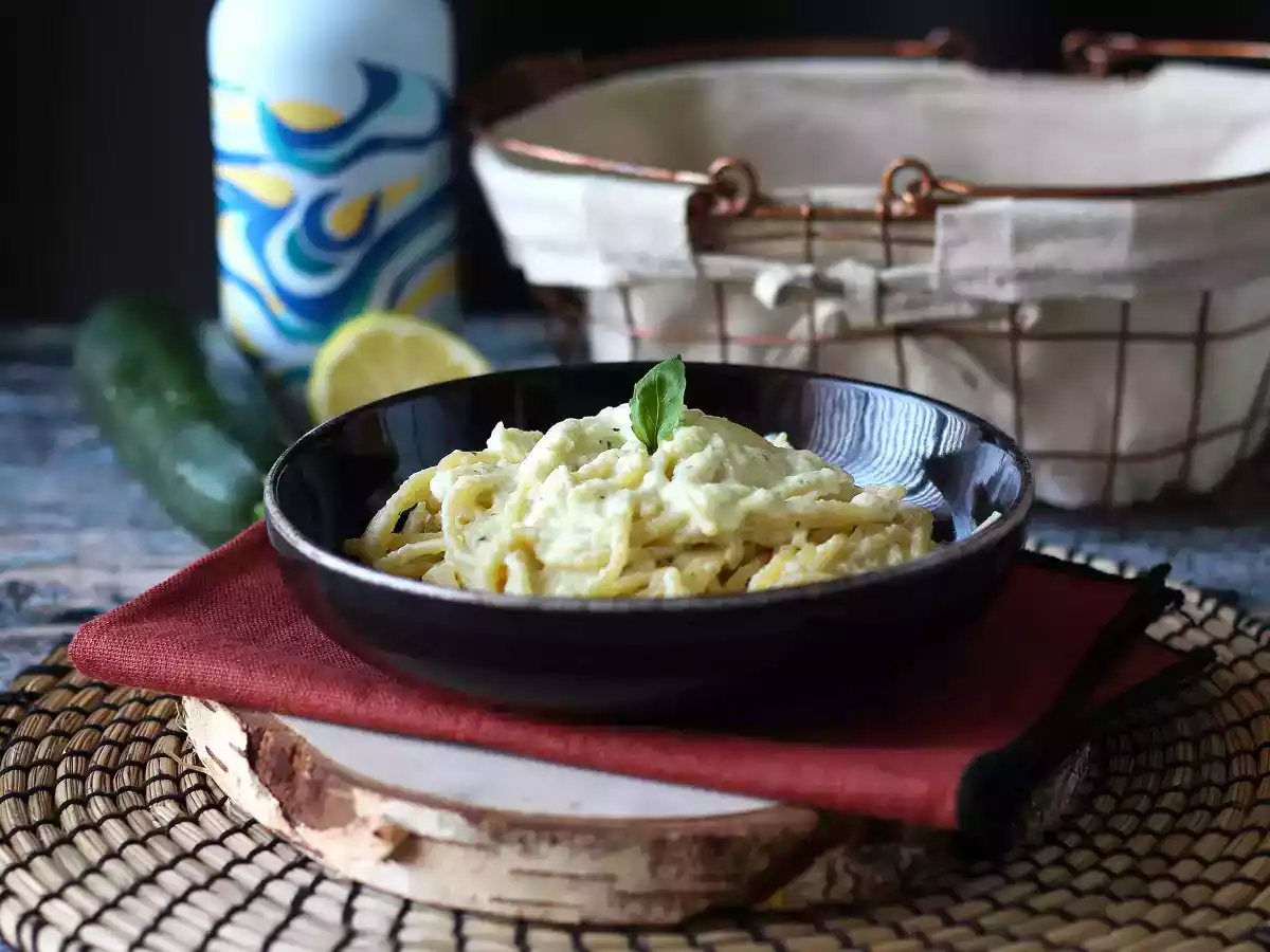 Kermaista pastaa kesäkurpitsan ja kreikkalaisen jogurtin kera - kuva 2