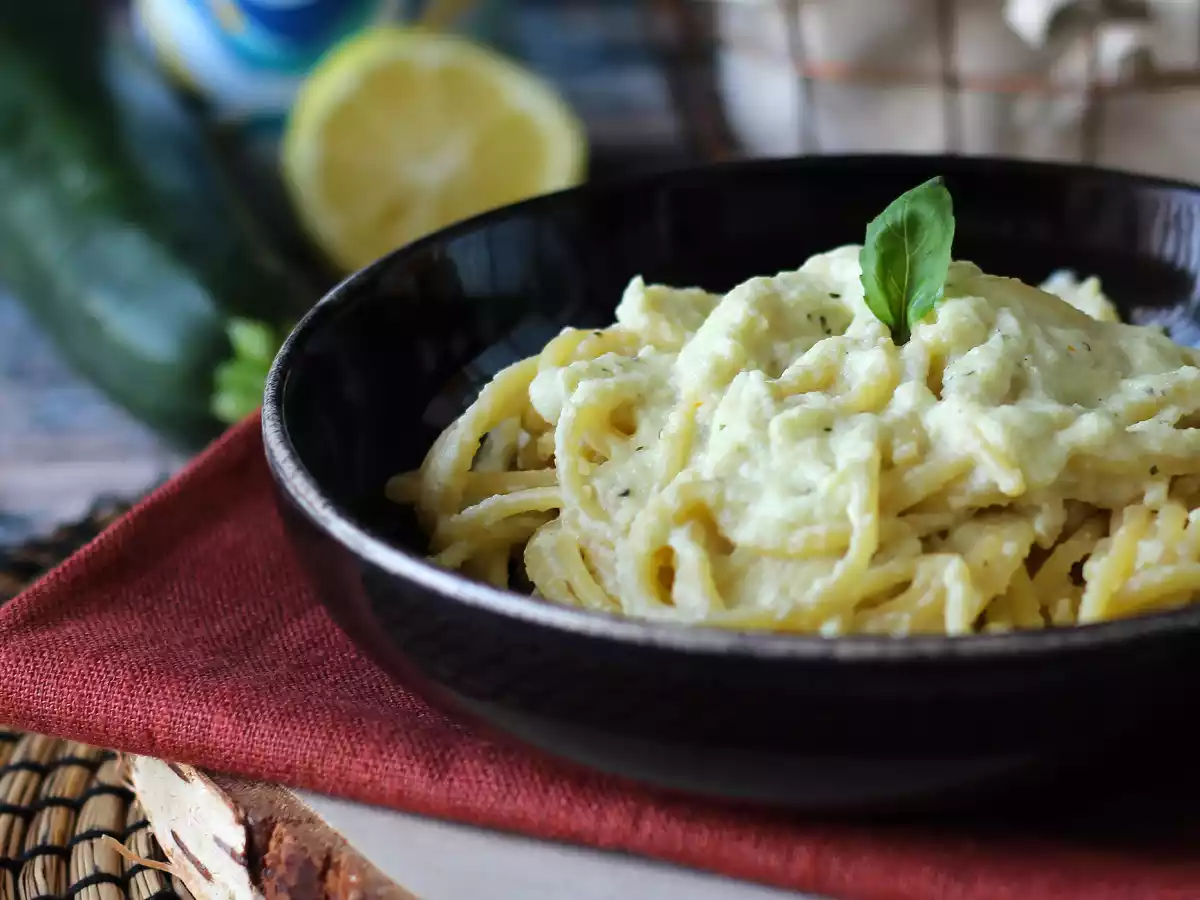Kermaista pastaa kesäkurpitsan ja kreikkalaisen jogurtin kera - kuva 3