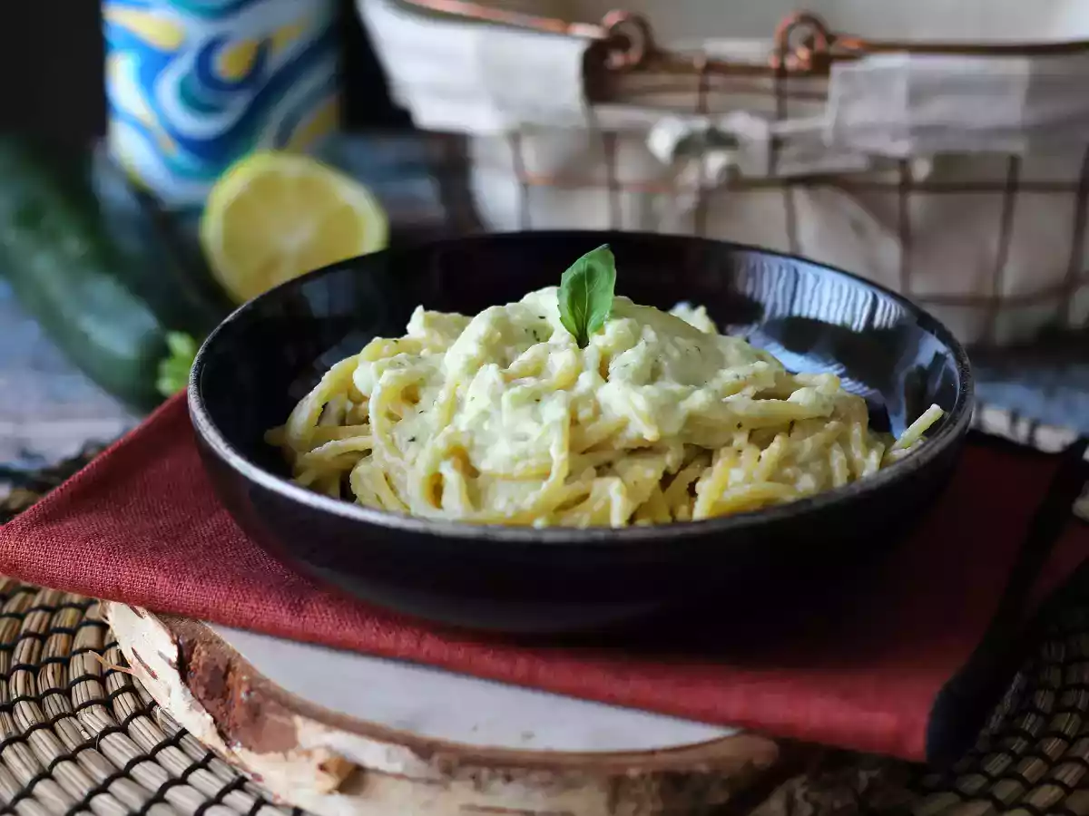 Kermaista pastaa kesäkurpitsan ja kreikkalaisen jogurtin kera - kuva 4