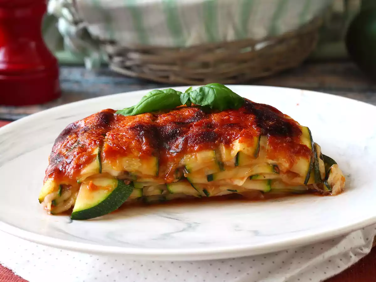 Kesäkurpitsa parmigiana ilmakeittimessä: nopea, kevyt ja rapea - kuva 3