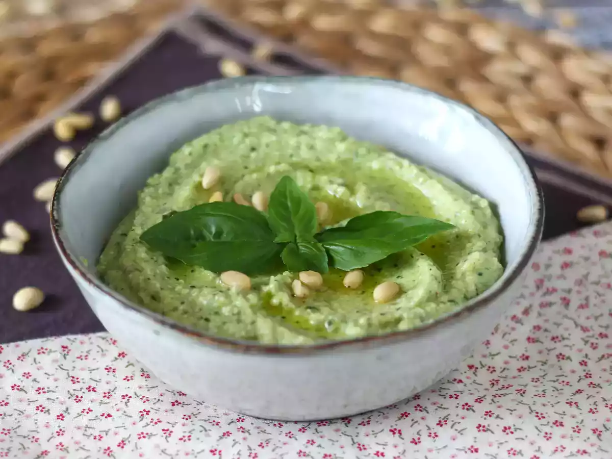 Kesäkurpitsa-pesto, nopea ja maukas resepti ilman kypsennystä.