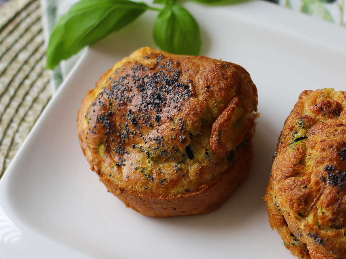 Kesäkurpitsamuffinsseja air fryer: kevyt ja kuohkea resepti