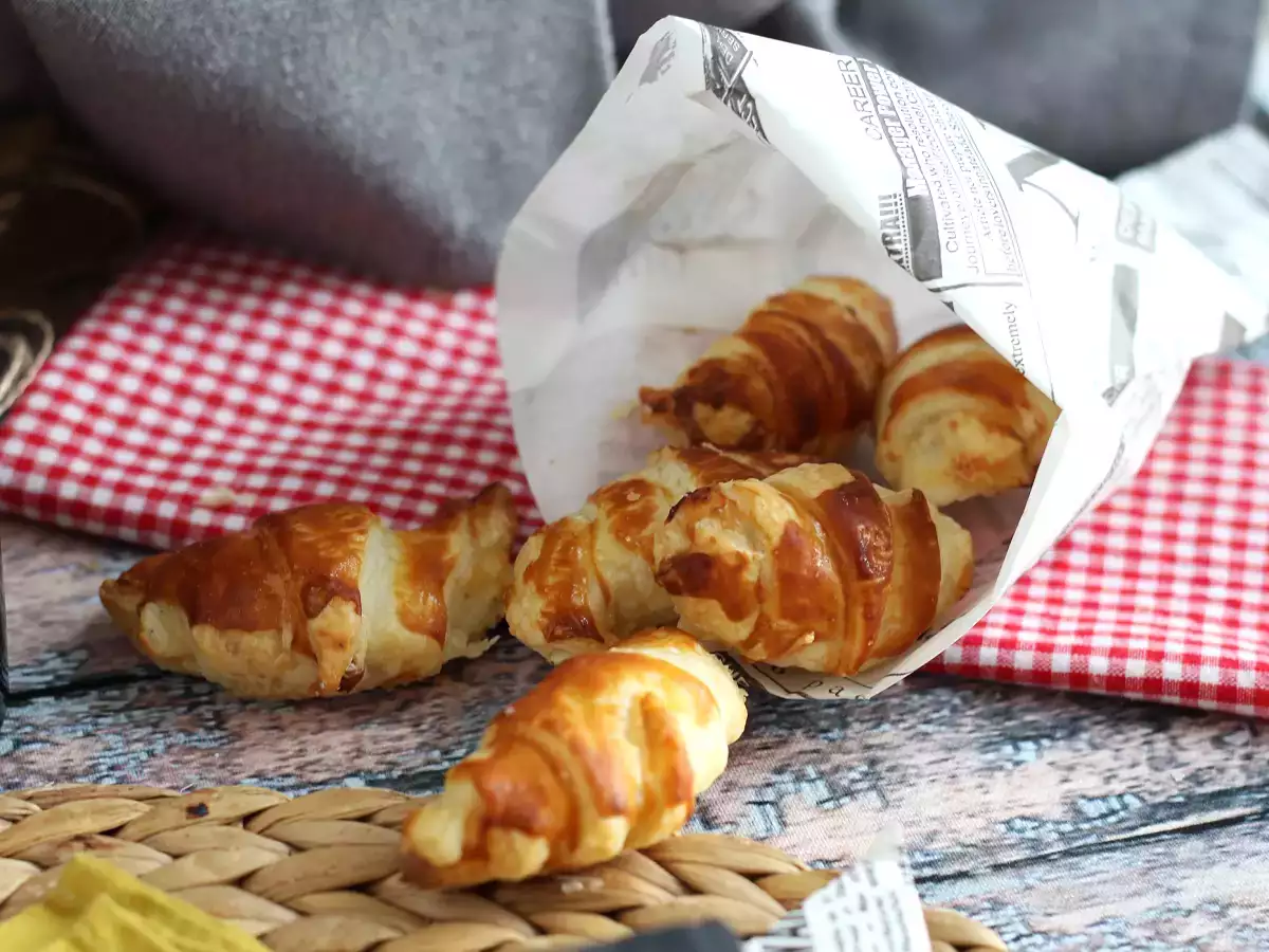 Kinkku-juusto-béchamel-täytteiset lehtitaikinacroissantit - kuva 3