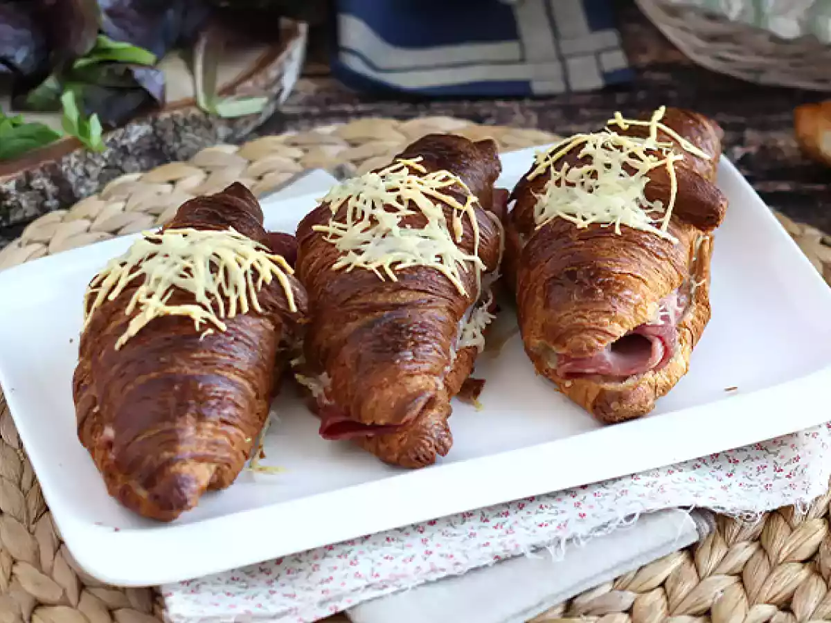 Kinkku-juustocroissantit