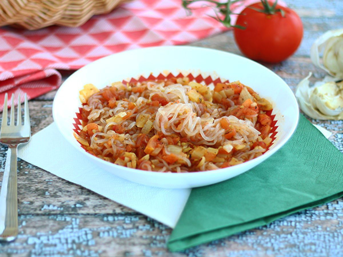 Konjac-spagetti provencelaiseen tyyliin
