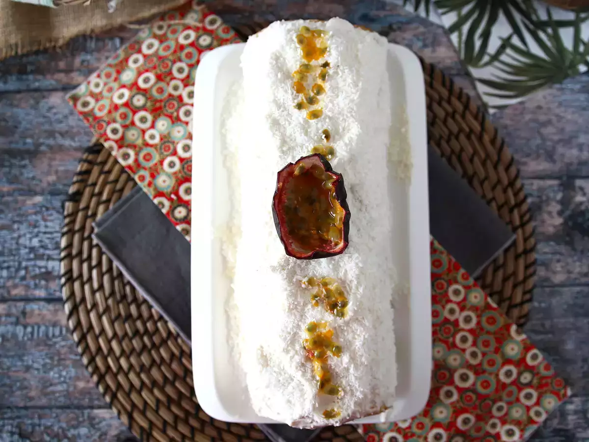 Kookos-passionhedelmäkääretorttu – täydellinen joulupöytään - kuva 3