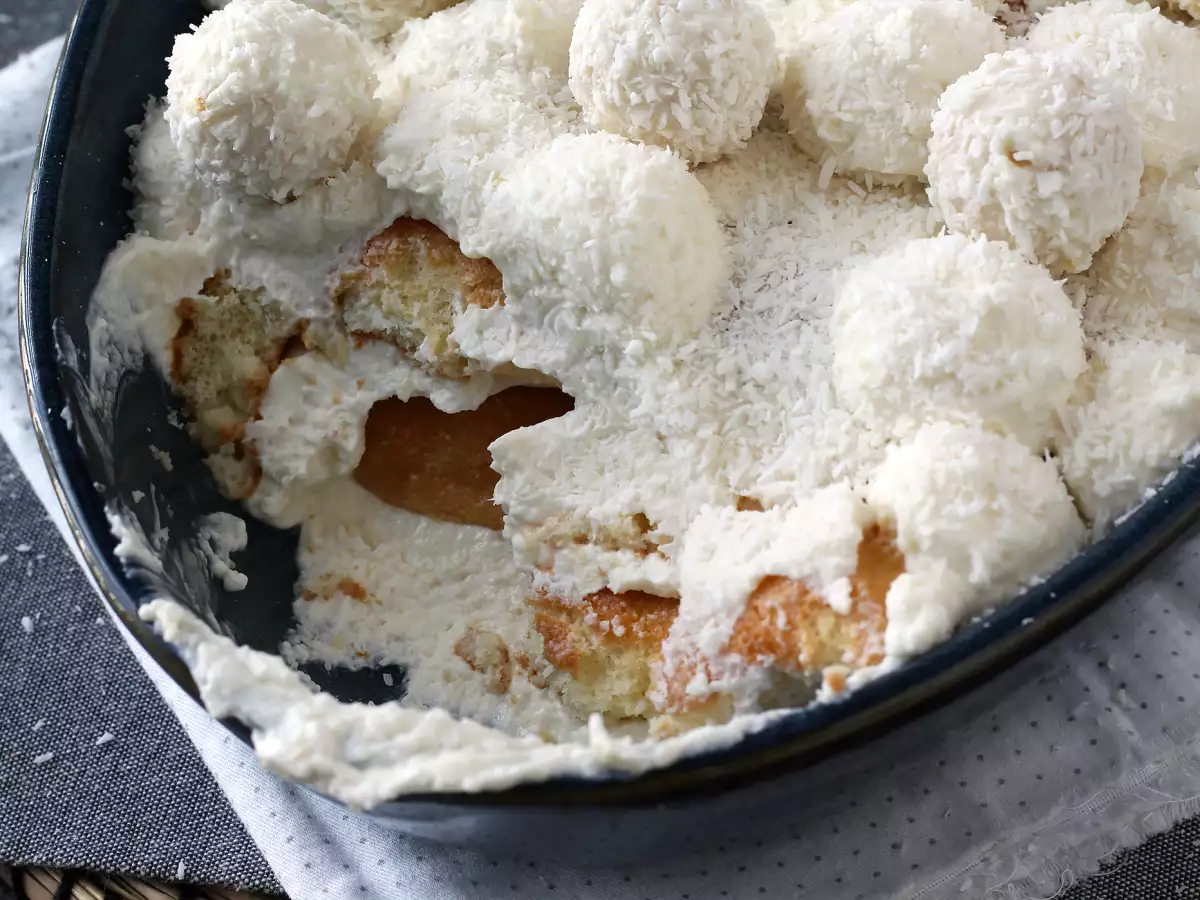 Kookos-tiramisu Raffaello-konvehdeilla - kuva 2