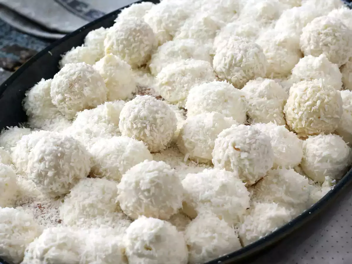 Kookos-tiramisu Raffaello-konvehdeilla - kuva 5