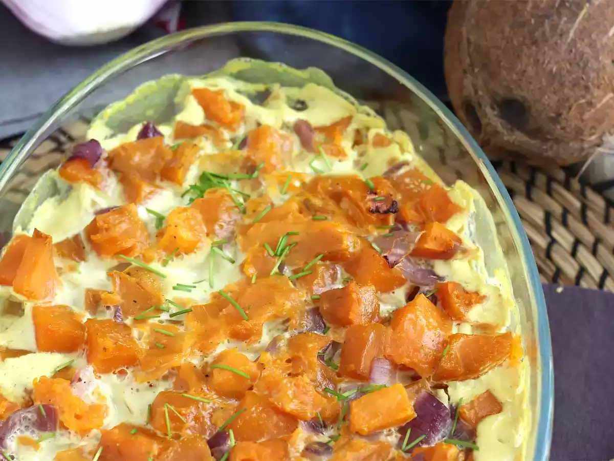 Kookosmaidolla ja currylla maustettu bataattigratiini