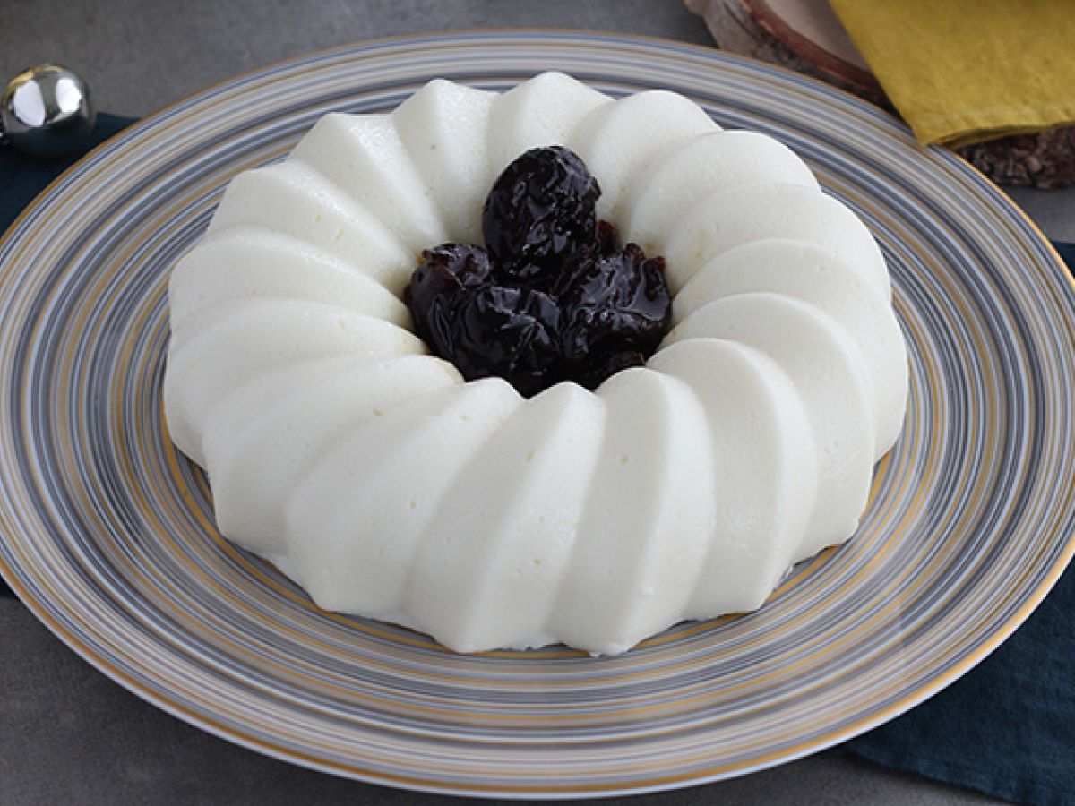 Kookospähkinäblancmange ja luumucoulis - kuva 2