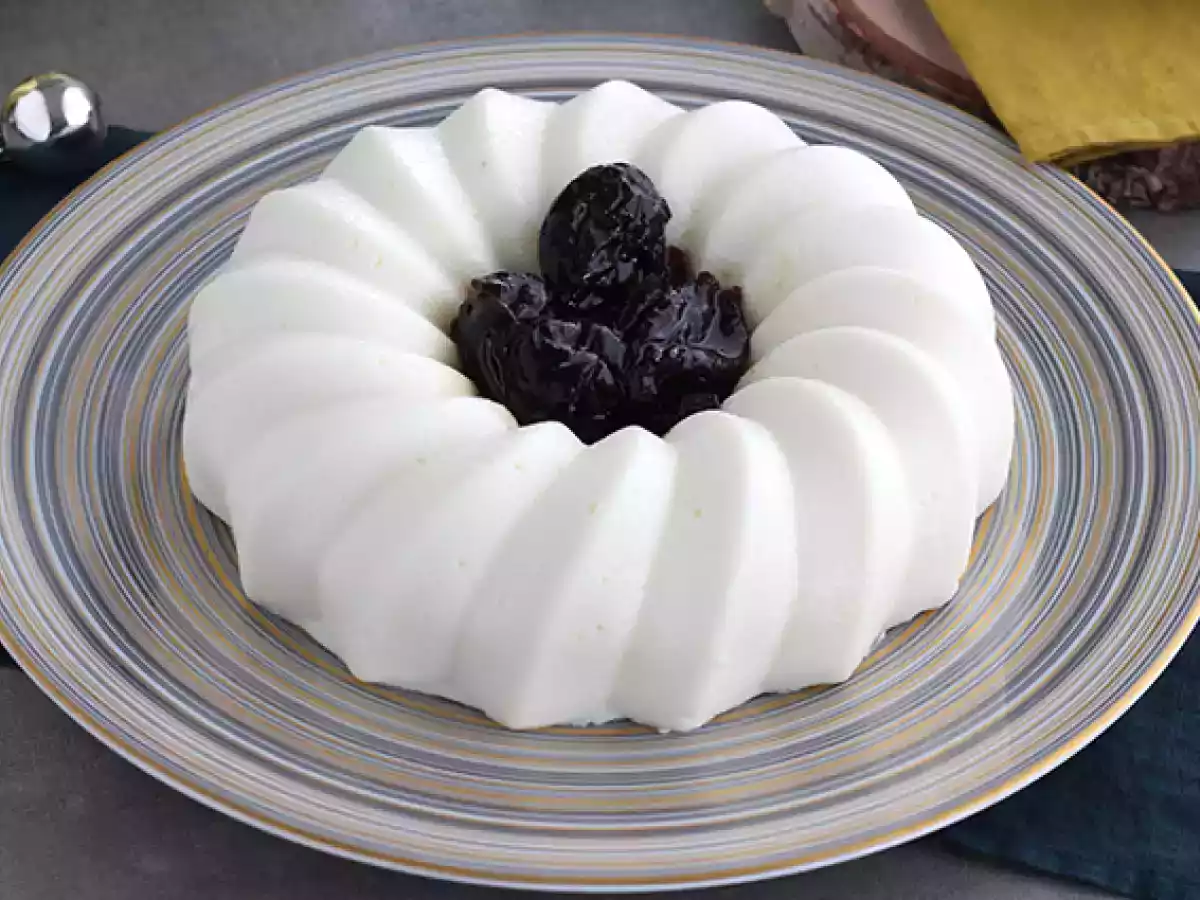 Kookospähkinäblancmange ja luumucoulis - kuva 2