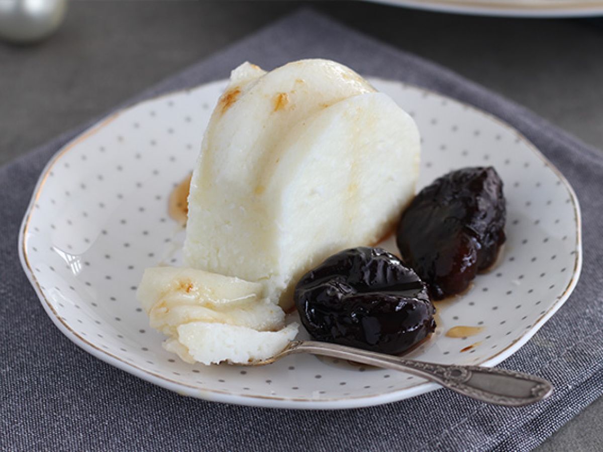 Kookospähkinäblancmange ja luumucoulis - kuva 3