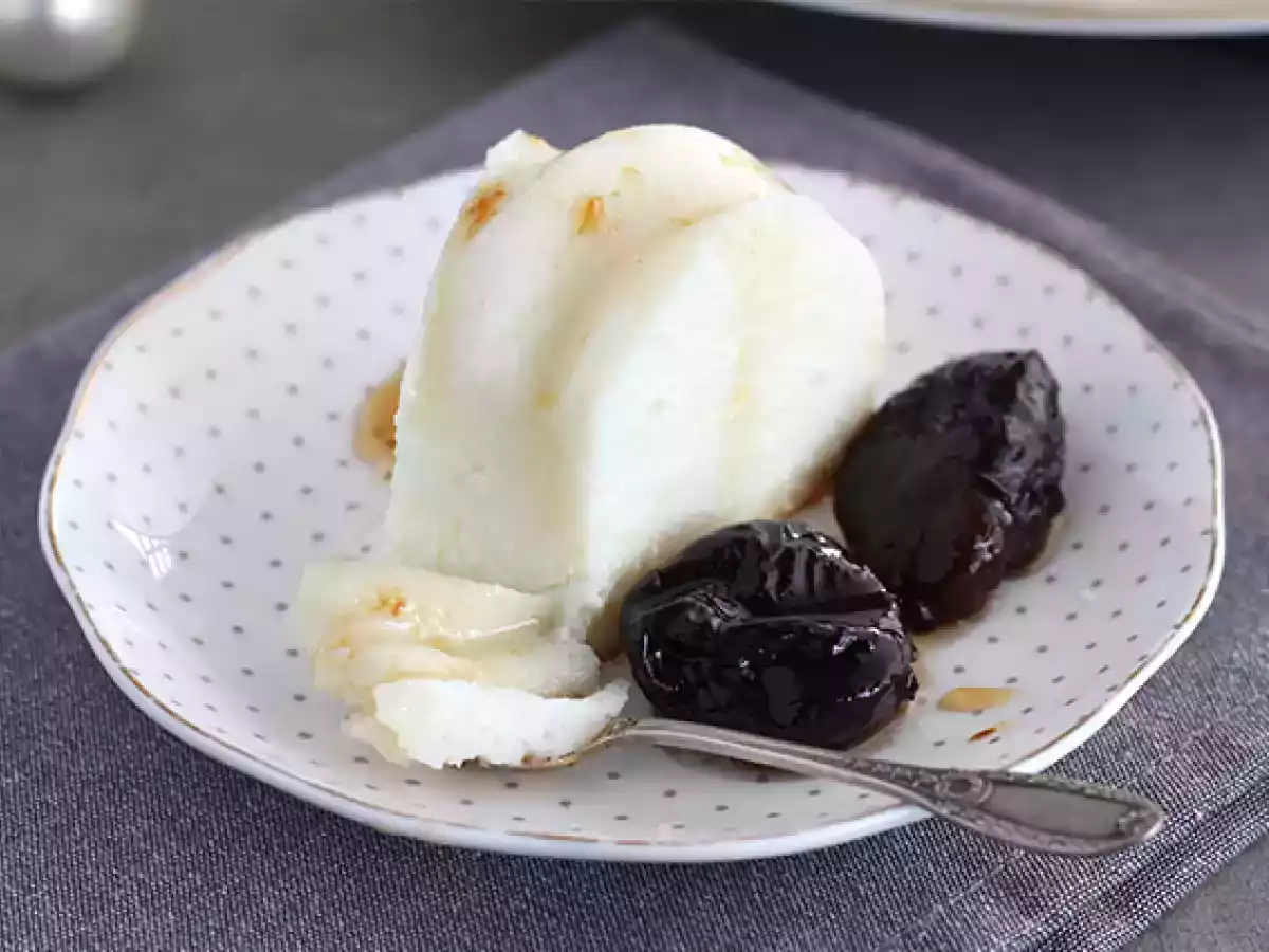 Kookospähkinäblancmange ja luumucoulis - kuva 3