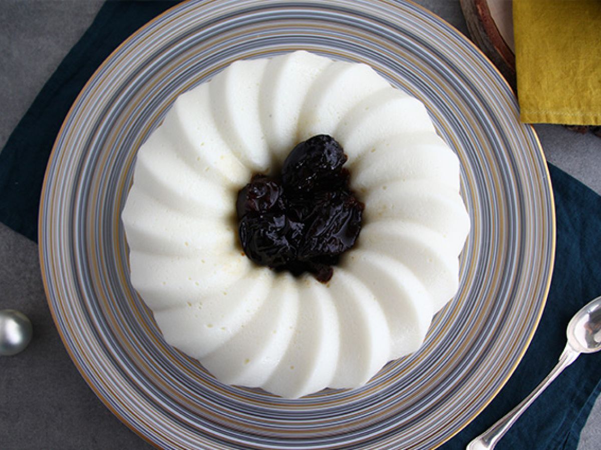 Kookospähkinäblancmange ja luumucoulis - kuva 4