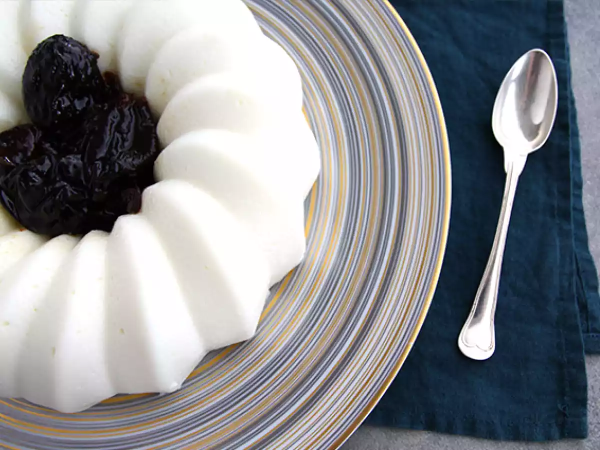 Kookospähkinäblancmange ja luumucoulis - kuva 6