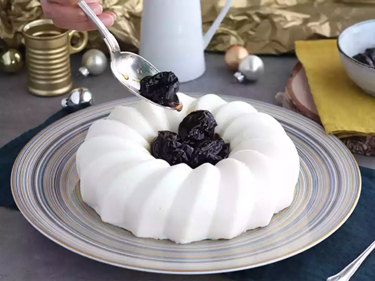 Kookospähkinäblancmange ja luumucoulis - kuva 7