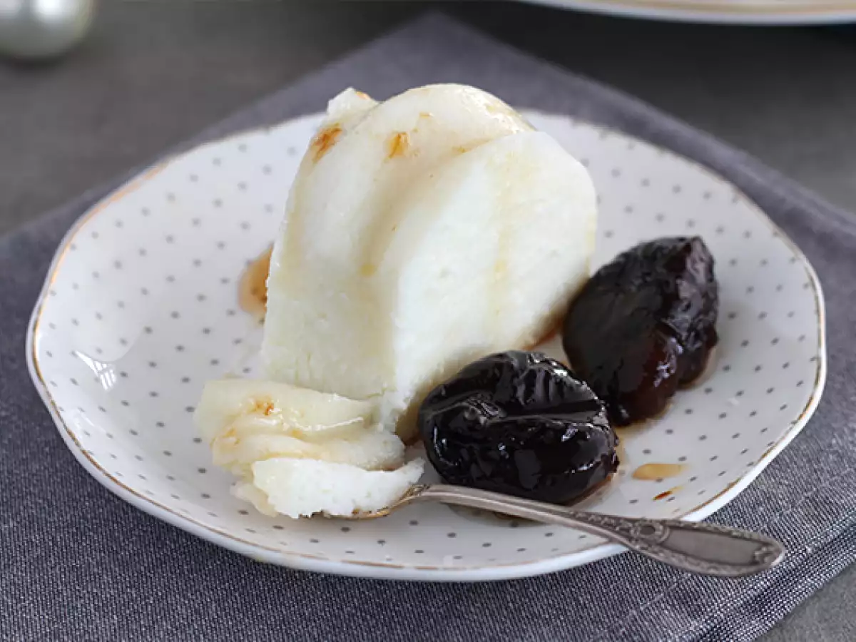 Kookosvanukas ja luumukastike - kuva 3