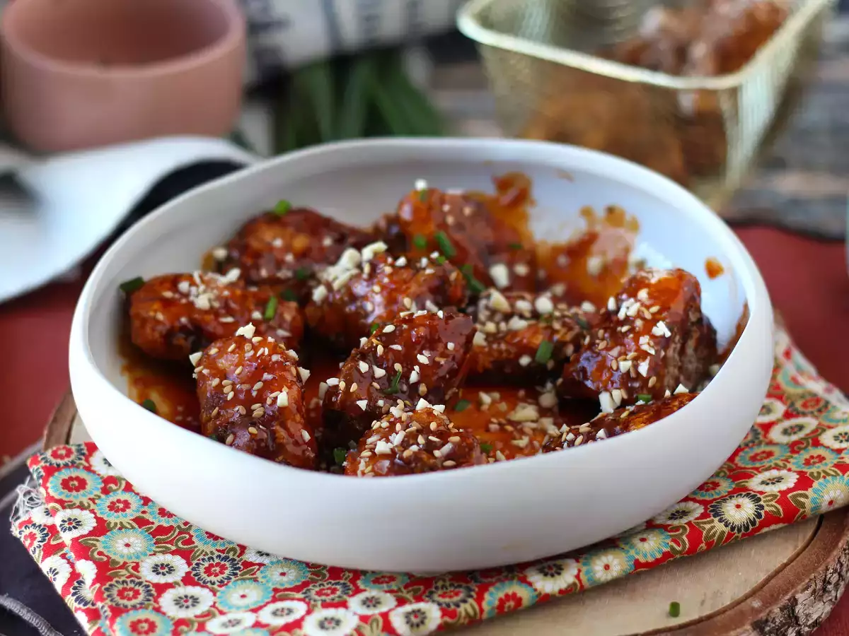 Korealainen friteerattu kana tulisella gochujang-kastikkeella – Dakgangjeong - kuva 2