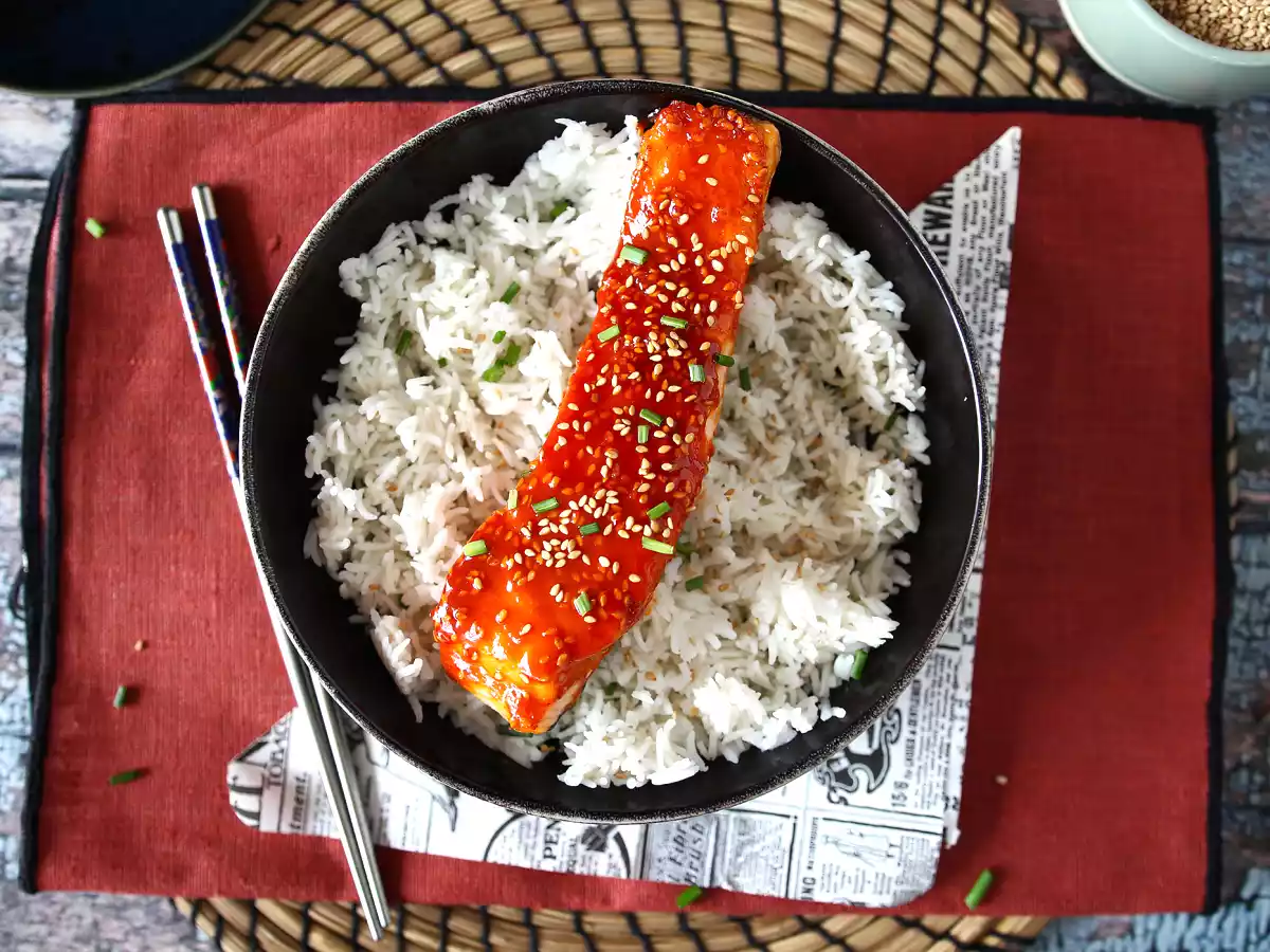 Korealaistyylinen lohi gochujang-kastikkeella, valmis 8 minuutissa