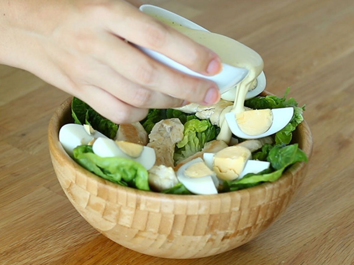 Kotitekoinen Caesar-kastike