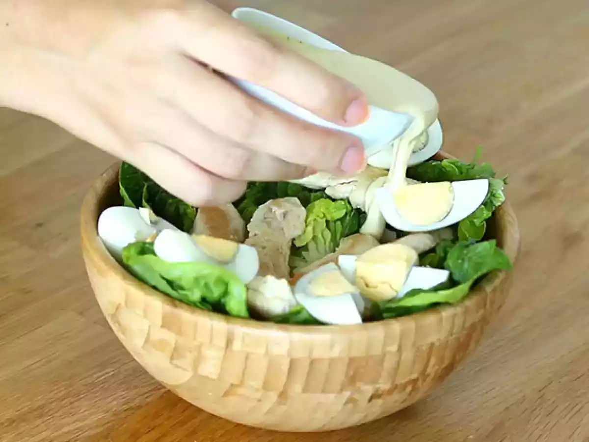 Kotitekoinen Caesar-kastike
