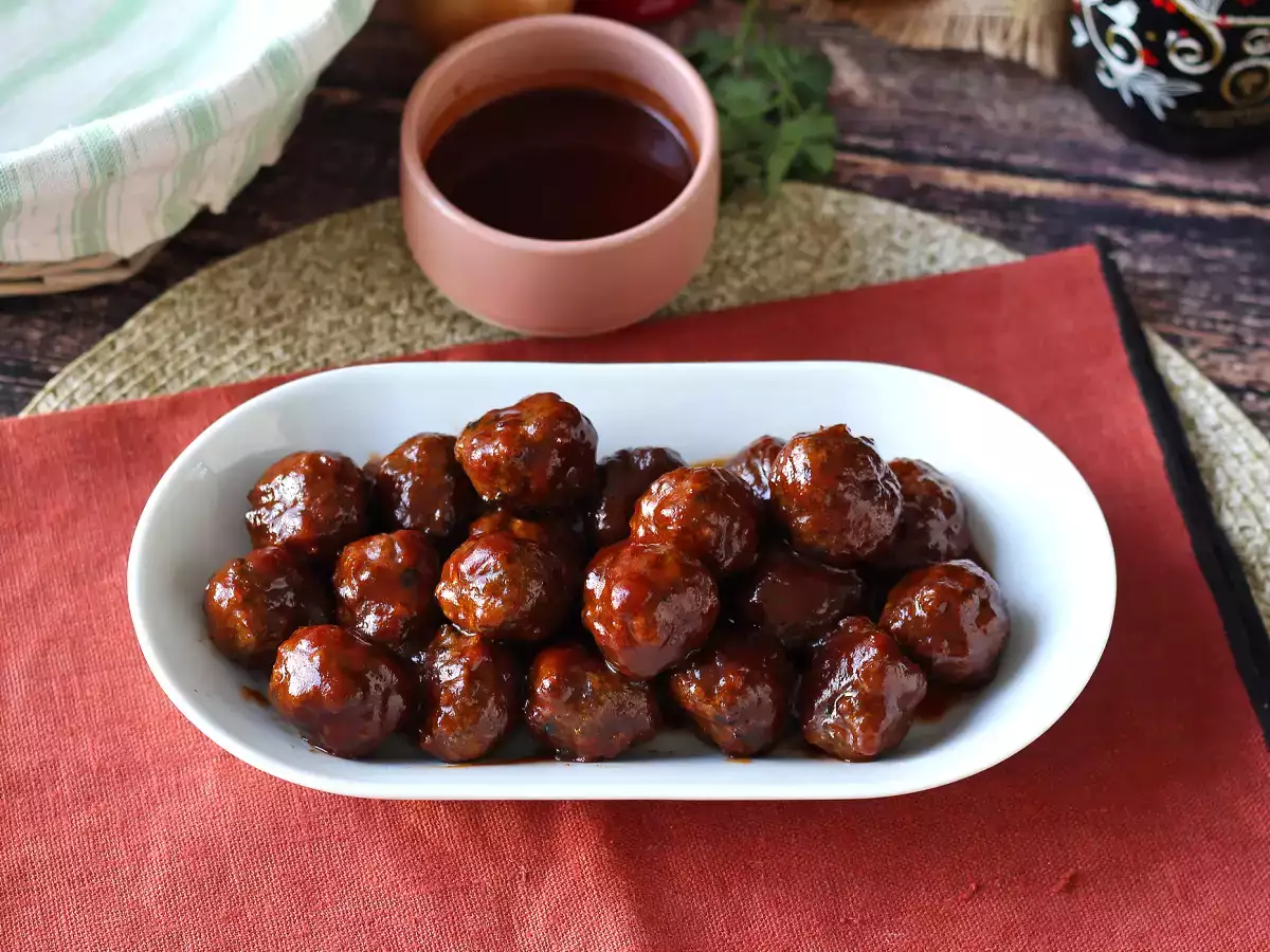 Kotitekoinen makeanhapan grillikastike – helppo resepti, valmis hetkessä - kuva 2